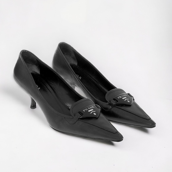 Prada Y2K Vintage Logo Plaque Kitten Heel Leather Pumps